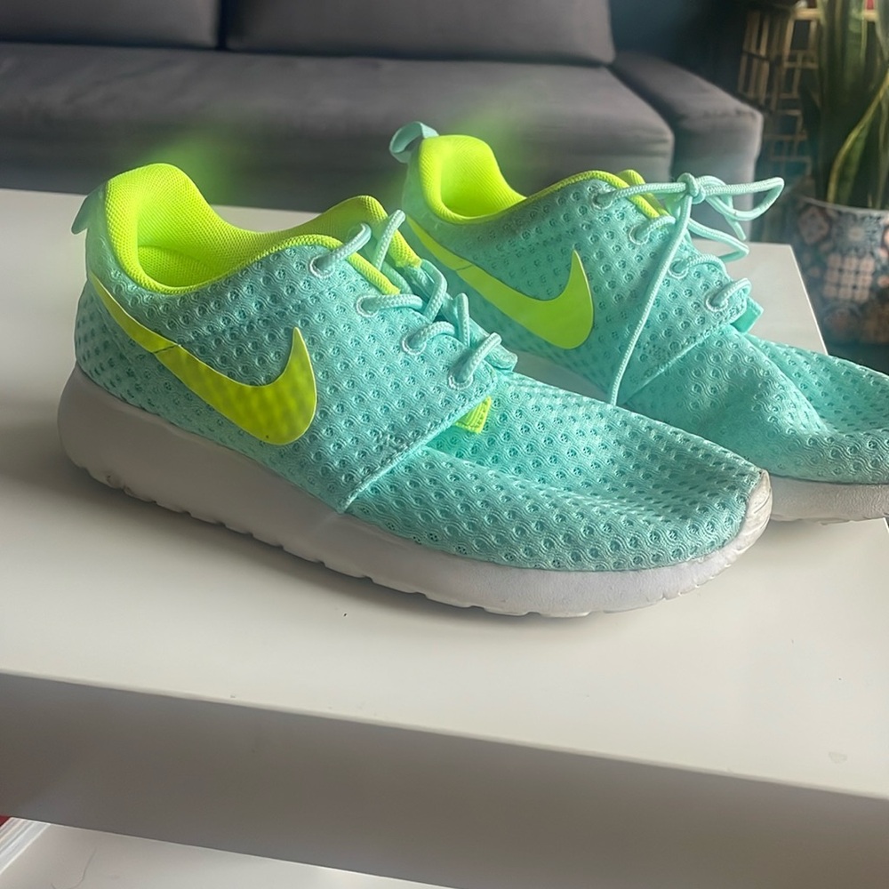 Tiffany blue nike roches